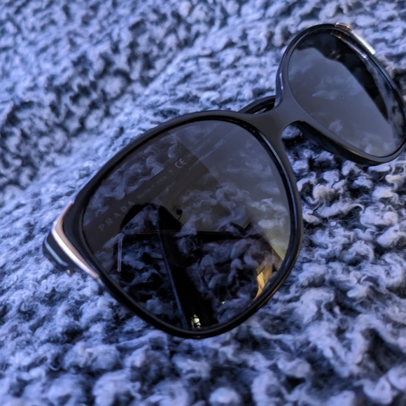 PRADA POLARIZED SUNGLASSES 🕶️ - Picture 7 of 11